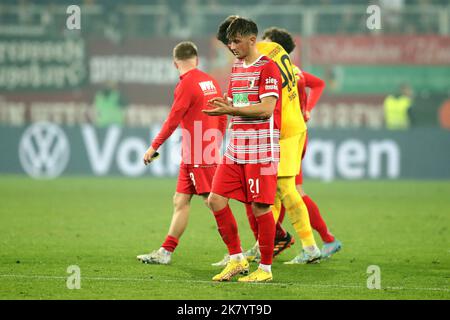 Augsburg, Germania. 19th Ott 2022. Firo : 10/19/2022, calcio, Pokal DFB, stagione 2022/2023, 2nd° turno di coppa FC Augusta - FC Bayern Munich Lukas Petkov, FC Augusta, FCA, Augusta, figura intera, Delusione, credito: dpa/Alamy Live News Foto Stock