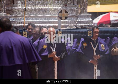 Processione del 'Señor de los Milagros' a Huancayo, Perù. Foto Stock