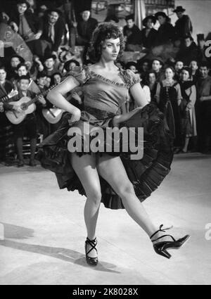 Sophia Loren Film The Pride and the Passion (USA 1957) regista: Stanley Kramer 10 luglio 1957 **ATTENZIONE** questa fotografia è ad uso esclusivamente editoriale ed è copyright di ARTISTI UNITI e/o del fotografo assegnato dalla Film o Production Company e può essere riprodotta solo da pubblicazioni in concomitanza con la promozione del suddetto Film. È richiesto un credito obbligatorio per GLI ARTISTI UNITI. Il fotografo deve essere accreditato anche se conosciuto. Nessun uso commerciale può essere concesso senza l'autorizzazione scritta di The Film Company. Foto Stock