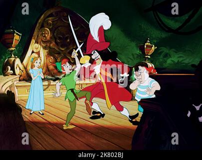 Wendy, Peter Pan, Captain Hook & MR Smee Film: Peter Pan (USA 1953) personaggi: , Peter Pan, Captain Hook & MR Smee Regione: Clyde Geronimi, Hamilton Luske, Wilfred Jackson, regista: C Geronimi, H Luske, W Jackson 05 febbraio 1953 **AVVERTENZA** questa fotografia è solo per uso editoriale ed è copyright di DISNEY e/o del fotografo assegnato dalla Film o dalla Production Company e può essere riprodotta solo da pubblicazioni in concomitanza con la promozione del film di cui sopra. È richiesto un credito obbligatorio a DISNEY. Il fotografo deve essere accreditato anche quando è noto. Nessun uso commerciale può essere Foto Stock