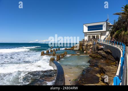 L'edificio Ross Jones Rockpool e Coogee Surf Life Saving Club Foto Stock