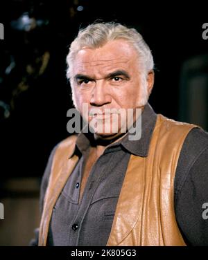 Lorne Greene Televisione: Bonanza (serie TV) personaggi: Ben Cartwright USA 1959-1973, 12 settembre 1959 **AVVERTENZA** questa fotografia è solo per uso editoriale ed è copyright di NBC e/o del fotografo assegnato dalla Film o dalla Production Company e può essere riprodotta solo da pubblicazioni in concomitanza con la promozione del film di cui sopra. È richiesto un credito obbligatorio a NBC. Il fotografo deve essere accreditato anche quando è noto. Nessun uso commerciale può essere concesso senza autorizzazione scritta da parte della Film Company. Foto Stock