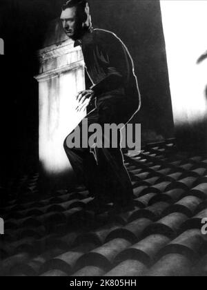 Cary Grant Film to Catch A Thief (USA 1955) personaggi: John Robie regista: Alfred Hitchcock 02 August 1955 **WARNING** questa fotografia è solo per uso editoriale ed è copyright di IMMAGINI DI PRIM'ORDINE e/o il fotografo assegnato dalla Film o Production Company e può essere riprodotta solo da pubblicazioni in concomitanza con la promozione del suddetto Film. È richiesto un credito obbligatorio per LE FOTO DI IMPORTANZA FONDAMENTALE. Il fotografo deve essere accreditato anche se conosciuto. Nessun uso commerciale può essere concesso senza l'autorizzazione scritta di The Film Company. Foto Stock