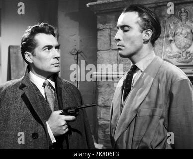 Patrick Holt & Christopher Lee Film: Alias John Preston (UK 1955) personaggi: Il marito di Sylvia in Dream (In qualità di Pat Holt), John Preston Direttore: David Macdonald 14 dicembre 1955 **AVVERTENZA** questa fotografia è solo per uso editoriale ed è copyright di DANZIGER PRODUCTIONS e/o del fotografo assegnato dalla Film o dalla Production Company e può essere riprodotta solo da pubblicazioni in concomitanza con la promozione del film di cui sopra. È richiesto un credito obbligatorio per LE PRODUZIONI DANZIGER. Il fotografo deve essere accreditato anche quando è noto. Nessun uso commerciale può essere concesso senza WR Foto Stock