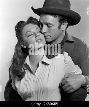 Ruth Roman & Dane Clark Film: Barricade (USA 1950) personaggi: Judith Burns, Bob Peters regista: Peter Godfrey 24 marzo 1950 **AVVERTENZA** questa fotografia è solo per uso editoriale ed è copyright di WARNER BROS. E/o del fotografo assegnato dalla Film o dalla Production Company e può essere riprodotta solo da pubblicazioni in concomitanza con la promozione del film di cui sopra. È richiesto un credito obbligatorio a WARNER BROS.. Il fotografo deve essere accreditato anche quando è noto. Nessun uso commerciale può essere concesso senza autorizzazione scritta da parte della Film Company. Foto Stock