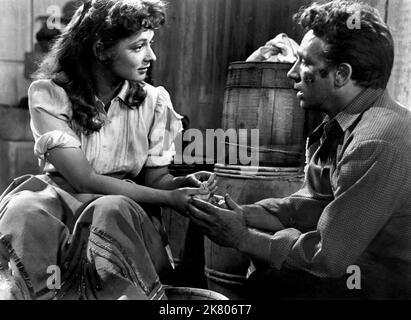 Ruth Roman & Dane Clark Film: Barricade (USA 1950) personaggi: Judith Burns, Bob Peters regista: Peter Godfrey 24 marzo 1950 **AVVERTENZA** questa fotografia è solo per uso editoriale ed è copyright di WARNER BROS. E/o del fotografo assegnato dalla Film o dalla Production Company e può essere riprodotta solo da pubblicazioni in concomitanza con la promozione del film di cui sopra. È richiesto un credito obbligatorio a WARNER BROS.. Il fotografo deve essere accreditato anche quando è noto. Nessun uso commerciale può essere concesso senza autorizzazione scritta da parte della Film Company. Foto Stock