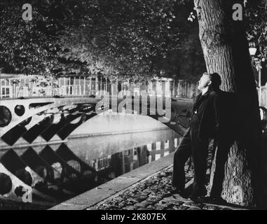 Kirk Douglas Film Lust for Life (USA 1956) personaggi: Vincent Van Gogh regista: Vincente Minnelli 15 settembre 1956 **ATTENZIONE** questa fotografia è ad uso esclusivamente editoriale ed è copyright della MGM e/o del fotografo assegnato dalla Film o Production Company e può essere riprodotta solo da pubblicazioni in concomitanza con la promozione del suddetto Film. È richiesto un credito obbligatorio a MGM. Il fotografo deve essere accreditato anche se conosciuto. Nessun uso commerciale può essere concesso senza l'autorizzazione scritta di The Film Company. Foto Stock