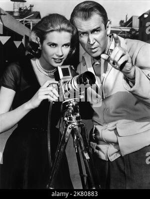 Grace Kelly & James Stewart Film: Lunotto (USA 1954) regista: Alfred Hitchcock 04 agosto 1954 **AVVERTENZA** questa fotografia è solo per uso editoriale ed è copyright di PARAMOUNT e/o del fotografo assegnato dalla Film o dalla Production Company e può essere riprodotta solo da pubblicazioni in concomitanza con la promozione del film di cui sopra. È richiesto un credito obbligatorio a PARAMOUNT. Il fotografo deve essere accreditato anche quando è noto. Nessun uso commerciale può essere concesso senza autorizzazione scritta da parte della Film Company. Foto Stock