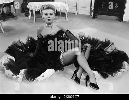 Vera-Ellen Film: La Belle di New York (1958) personaggi: Angela Bonfils regista: Charles Walters 22 febbraio 1952 **AVVERTENZA** questa fotografia è solo per uso editoriale ed è copyright di MGM e/o del fotografo assegnato dalla Film o dalla Production Company e può essere riprodotta solo da pubblicazioni in concomitanza con la promozione del film di cui sopra. È richiesto un credito obbligatorio a MGM. Il fotografo deve essere accreditato anche quando è noto. Nessun uso commerciale può essere concesso senza autorizzazione scritta da parte della Film Company. Foto Stock