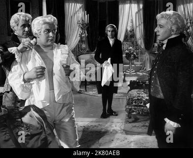 Peter Ustinov & Paul Rogers Film: Beau Brummell (USA 1955) personaggi: George IV Prince of Wales & William Pitt regista: Curtis Bernhardt 06 ottobre 1954 **AVVERTENZA** questa fotografia è solo per uso editoriale ed è copyright di MGM e/o del fotografo assegnato dalla Film o dalla Production Company e può essere riprodotta solo da pubblicazioni in concomitanza con la promozione del film di cui sopra. È richiesto un credito obbligatorio a MGM. Il fotografo deve essere accreditato anche quando è noto. Nessun uso commerciale può essere concesso senza autorizzazione scritta da parte della Film Company. Foto Stock