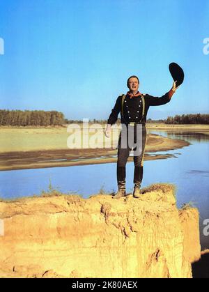 John Wayne Film The Horse Soldiers (1956) personaggi: Colonnello John Marlowe 12 giugno 1959 **ATTENZIONE** questa fotografia è solo per uso editoriale ed è copyright di UNITED ARTISTS e/o The Photographer assegnato dalla Film or Production Company e può essere riprodotta solo da pubblicazioni in concomitanza con la promozione del suddetto Film. È richiesto un credito obbligatorio per GLI ARTISTI UNITI. Il fotografo deve essere accreditato anche se conosciuto. Nessun uso commerciale può essere concesso senza l'autorizzazione scritta di The Film Company. Foto Stock