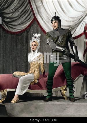 Ann Blyth & David Farrar Film: The Golden Horde (USA 1951) personaggi: Principessa Shalimar & Sir Guy del Devon regista: George Sherman 01 ottobre 1951 **AVVERTENZA** questa fotografia è solo per uso editoriale ed è copyright di IMMAGINI UNIVERSALI e/o del fotografo assegnato dalla Film o dalla Production Company e può essere riprodotta solo da pubblicazioni in concomitanza con la promozione del film di cui sopra. È richiesto un credito obbligatorio per LE FOTO UNIVERSALI. Il fotografo deve essere accreditato anche quando è noto. Nessun uso commerciale può essere concesso senza autorizzazione scritta da parte della Film Company. Foto Stock