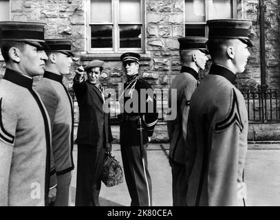 Tyrone Power Film The Long Gray Line (USA 1955) regista: John Ford 04 gennaio 1955 **ATTENZIONE** questa fotografia è solo per uso editoriale ed è copyright di COLUMBIA PICTURES e/o del fotografo assegnato dalla Film o Production Company e può essere riprodotta solo da pubblicazioni in concomitanza con la promozione del suddetto Film. È richiesto un credito obbligatorio per LE FOTO DELLA COLUMBIA. Il fotografo deve essere accreditato anche se conosciuto. Nessun uso commerciale può essere concesso senza l'autorizzazione scritta di The Film Company. Foto Stock