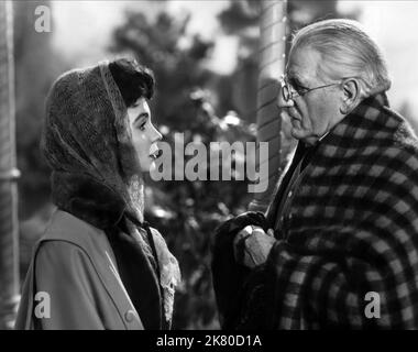 Jean Simmons & Finlay Currie Film: Trio (1950) personaggi: Evie Bishop (in Segment Sanatorium), McLeod (in Segement Sanattorium) Direttore: Ken Annakin, Harold Francese 01 Agosto 1950 **AVVERTIMENTO** questa fotografia è solo per uso editoriale ed è copyright del RANGO e/o del fotografo assegnato dalla Film o dalla Production Company e può essere riprodotta solo da pubblicazioni in concomitanza con la promozione del film di cui sopra. È richiesto un credito obbligatorio per LA POSIZIONE IN CLASSIFICA. Il fotografo deve essere accreditato anche quando è noto. Nessun uso commerciale può essere concesso senza autorizzazione scritta da parte di t Foto Stock