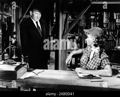 Spencer Tracy & Anne Francis Film: Bad Day a Black Rock (USA 1955) personaggi: John J. Macreedy, Liz Wirth regista: John Sturges 07 gennaio 1955 **AVVERTENZA** questa fotografia è solo per uso editoriale ed è copyright di MGM e/o del fotografo assegnato dalla Film o dalla Production Company e può essere riprodotta solo da pubblicazioni in concomitanza con la promozione del film di cui sopra. È richiesto un credito obbligatorio a MGM. Il fotografo deve essere accreditato anche quando è noto. Nessun uso commerciale può essere concesso senza autorizzazione scritta da parte della Film Company. Foto Stock