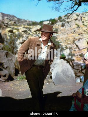 Elvis Presley Film Love me Tender (USA 1956) personaggi: Clint Reno regista: Robert D. Webb 15 novembre 1956 **ATTENZIONE** questa fotografia è solo per uso editoriale ed è copyright della 20TH CENTURY FOX e/o del fotografo assegnato dalla Film o Production Company e può essere riprodotta solo da pubblicazioni in concomitanza con la promozione del suddetto Film. È richiesto un credito obbligatorio a 20TH CENTURY FOX. Il fotografo deve essere accreditato anche se conosciuto. Nessun uso commerciale può essere concesso senza l'autorizzazione scritta di The Film Company. Foto Stock