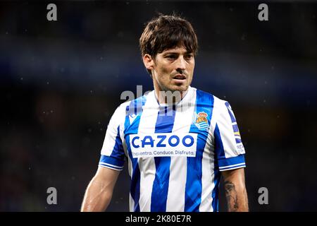 SAN SEBASTIAN, SPAGNA - 19 OTTOBRE: David Silva di Real Sociedad guarda durante la partita la Liga Santander tra Real Sociedad e RCD Mallorca il 19 ottobre 2022 alla reale Arena di San Sebastian, Spagna. Credit: Ricardo Larreina/AFLO/Alamy Live News Foto Stock