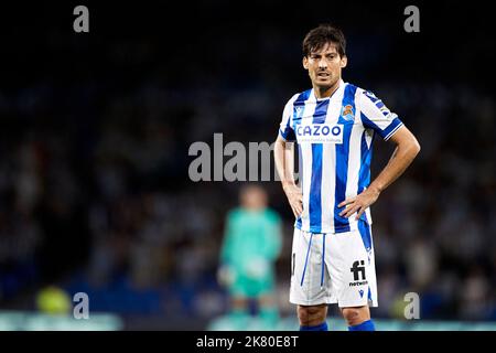 SAN SEBASTIAN, SPAGNA - 19 OTTOBRE: David Silva di Real Sociedad guarda durante la partita la Liga Santander tra Real Sociedad e RCD Mallorca il 19 ottobre 2022 alla reale Arena di San Sebastian, Spagna. Credit: Ricardo Larreina/AFLO/Alamy Live News Foto Stock