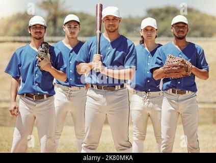 Sport, squadra e baseball ritratto da persone sportive in piedi al potere, sostegno e fitness formazione sul campo da baseball. Softball, diversità e. Foto Stock