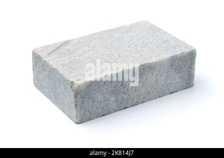 Blocco di marmo non lucidato isolato su bianco Foto Stock