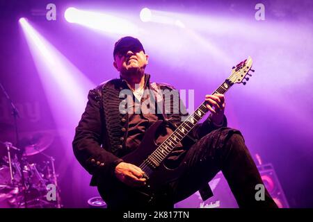 Oslo, Norvegia. 18th, ottobre 2022. La band heavy metal britannica Saxon esegue un concerto dal vivo al Rockefeller di Oslo. Qui il chitarrista Paul Quinn è visto dal vivo sul palco. (Photo credit: Gonzales Photo - Terje Dokken). Foto Stock