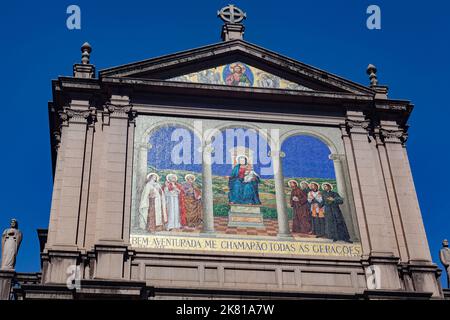 La facciata con dipinti sulle pareti della Cattedrale Metropolitana di nostra Signora Madre di Dio a Porto Alegre, Rio Grande do sul, Brasile Foto Stock