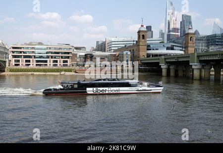 Un servizio di Clipper Uber Boat sul Tamigi a Londra Foto Stock