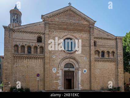 Fano, Italia - 06-22-2022: La bellissima Basilica di Chatedral di Fano Foto Stock