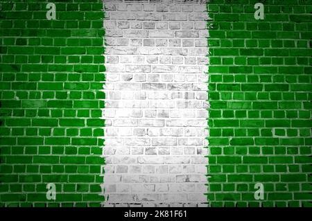 Una immagine della Nigeria bandiera dipinta su un muro di mattoni in una collocazione urbana Foto Stock