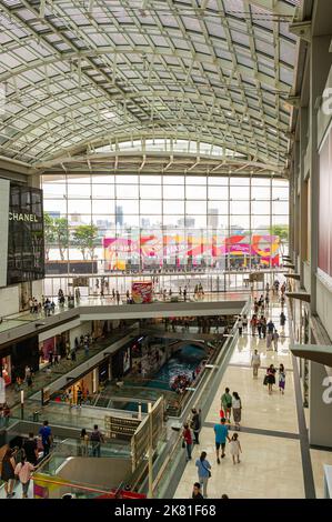 All'interno del Shoppes a Marina Bay Sands Foto Stock