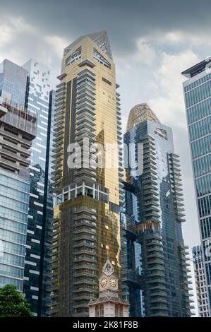 Edifici vecchi e nuovi nel quartiere finanziario di Singapore Foto Stock