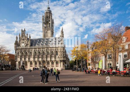 Middelburg sulla penisola Walcheren, il municipio gotico presso la piazza del mercato, Zeeland, Paesi Bassi Middelburg auf Walcheren, das gotische Rathaus A. Foto Stock