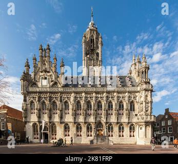 Middelburg sulla penisola Walcheren, il municipio gotico presso la piazza del mercato, Zeeland, Paesi Bassi Middelburg auf Walcheren, das gotische Rathaus A. Foto Stock