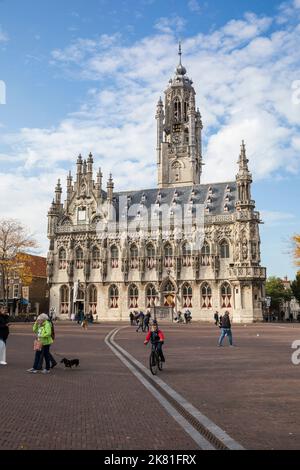 Middelburg sulla penisola Walcheren, il municipio gotico presso la piazza del mercato, Zeeland, Paesi Bassi Middelburg auf Walcheren, das gotische Rathaus A. Foto Stock