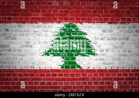 Un'immagine della bandiera del Libano dipinta su un muro di mattoni in una collocazione urbana Foto Stock
