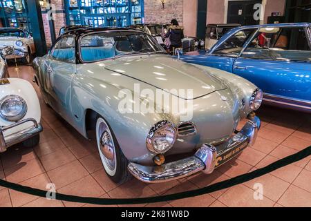 Istanbul, Turchia, 23 marzo 2019: Auto classiche nel Museo industriale Rahmi M. Koc. Il museo Koc ha una delle più grandi collezioni di auto in Turchia Foto Stock