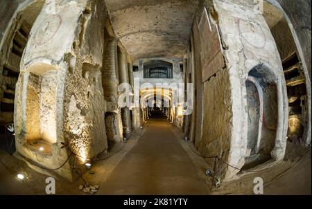 Napoli 13 aprile 2022 - Catacombe di San Gennaro un grande e antico cimitero Foto Stock