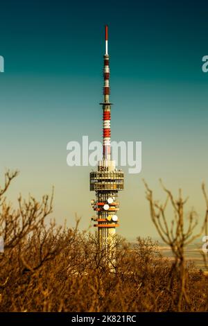 Torre della televisione sulla collina di Mecsek Pecs, Ungheria Foto Stock