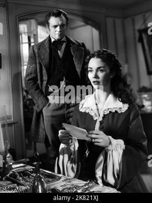 Van Heflin & Jennifer Jones Film: Madame Bovary (1949) personaggi: Emma Bovary, Charles Bovary regista: Vincente Minnelli 25 Agosto 1949 **AVVERTENZA** questa fotografia è solo per uso editoriale ed è copyright di MGM e/o del fotografo assegnato dalla Società di produzione e può essere riprodotta solo da pubblicazioni in concomitanza con la promozione del film sopra citato. È richiesto un credito obbligatorio a MGM. Il fotografo deve essere accreditato anche quando è noto. Nessun uso commerciale può essere concesso senza autorizzazione scritta da parte della Film Company. Foto Stock