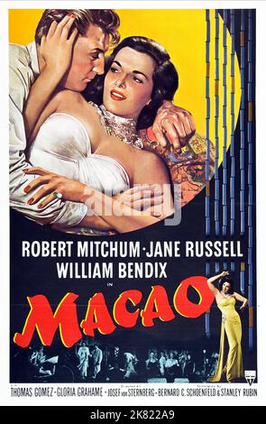 Robert Mitchum & Jane Russell Film Poster Film: Macao (USA 1952) regista: Josef von Sternberg 11 aprile 1942 **AVVERTENZA** questa fotografia è solo per uso editoriale ed è copyright di RKO e/o del fotografo assegnato dalla Film o dalla Production Company e può essere riprodotta solo da pubblicazioni in concomitanza con la promozione del film di cui sopra. È richiesto un credito obbligatorio a RKO. Il fotografo deve essere accreditato anche quando è noto. Nessun uso commerciale può essere concesso senza autorizzazione scritta da parte della Film Company. Foto Stock