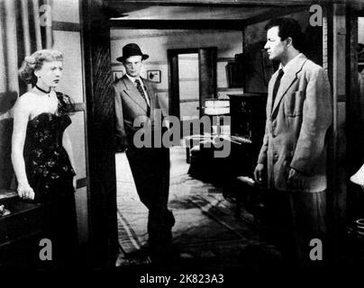 Ida Lupino, Richard Widmark & Cornel Wilde Film: Road House (1949) personaggi: Lily Stevens,Jefferson T. 'Jefty' Robbins & Pete Morgan regista: Jean Negulesco 22 settembre 1948 **AVVERTENZA** questa fotografia è solo per uso editoriale ed è copyright di 20th CENTURY FOX e/o del fotografo assegnato dalla Film o dalla Società di produzione e può essere riprodotta solo da pubblicazioni in concomitanza con la promozione del film di cui sopra. È richiesto un credito obbligatorio a 20th CENTURY FOX. Il fotografo deve essere accreditato anche quando è noto. Nessun uso commerciale può essere concesso senza autore scritto Foto Stock