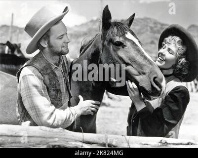 William Holden & Jean Arthur Film: Arizona (USA 1940) personaggi: Peter Muncie, Phoebe Titus regista: Wesley Ruggles 15 novembre 1940 **AVVERTENZA** questa fotografia è solo per uso editoriale ed è copyright di COLUMBIA e/o del fotografo assegnato dalla Film o dalla Production Company e può essere riprodotta solo da pubblicazioni in concomitanza con la promozione del film di cui sopra. È richiesto un credito obbligatorio a COLUMBIA. Il fotografo deve essere accreditato anche quando è noto. Nessun uso commerciale può essere concesso senza autorizzazione scritta da parte della Film Company. Foto Stock