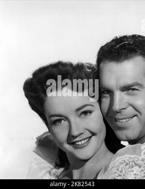 Lynn Bari & Fred MacMurray Film: Capitano Eddie (1945) personaggi: Adelaide Frost Rickenbacker, capitano Edward Rickenbacker regista: Lloyd Bacon 19 giugno 1945 **AVVERTENZA** questa fotografia è solo per uso editoriale ed è copyright di 20th CENTURY FOX e/o del fotografo assegnato dalla Film o dalla Production Company e può essere riprodotta solo da pubblicazioni in concomitanza con la promozione del film di cui sopra. È richiesto un credito obbligatorio a 20th CENTURY FOX. Il fotografo deve essere accreditato anche quando è noto. Nessun uso commerciale può essere concesso senza l'autorizzazione scritta della Film com Foto Stock