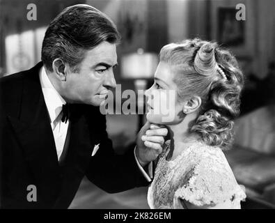 Claude Rains & Audrey Totter Film: The Unsospected (1947) personaggi: Victor Grandison & Althea Keane regista: Michael Curtiz 03 ottobre 1947 **AVVERTENZA** questa fotografia è solo per uso editoriale ed è copyright di WARNER BROS e/o del fotografo assegnato dalla Film o dalla Production Company e può essere riprodotta solo da pubblicazioni in concomitanza con la promozione del film di cui sopra. È richiesto un credito obbligatorio a WARNER BROS. Il fotografo deve essere accreditato anche quando è noto. Nessun uso commerciale può essere concesso senza autorizzazione scritta da parte della Film Company. Foto Stock