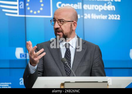 Belgio, Bruxelles, il 25 febbraio 2022: Charles Michel, Presidente del Consiglio europeo, partecipa alla conferenza stampa dopo la riunione speciale Foto Stock