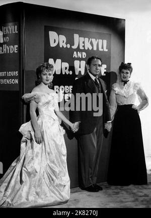 Lana Turner, Spencer Tracy & Ingrid Bergman Film: Dr. Jekyll e MR. Hyde (USA 1941) personaggi: Beatrix Emery, Dr. Henry Jekyll & Ivy Peterson / Literaturverfilmung (basato sul libro di Robert Louis Stevenson) regista: Victor Fleming 12 agosto 1941 **AVVERTENZA** questa fotografia è solo per uso editoriale ed è copyright di MGM e/o del fotografo assegnato dalla Film o dalla Production Company e può essere riprodotta solo da pubblicazioni in concomitanza con la promozione del film di cui sopra. È richiesto un credito obbligatorio a MGM. Il fotografo deve essere accreditato anche quando è noto. Nessuna commutazione Foto Stock