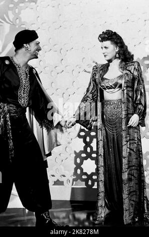 Douglas Fairbanks Jnr & Maureen o'Hara Film: Sinbad The Sailor; Sinbad, The Sailor (USA 1947) regista: Richard Wallace 13 gennaio 1947 **AVVERTENZA** questa fotografia è solo per uso editoriale ed è copyright di RKO e/o del fotografo assegnato dalla Film o dalla Production Company e può essere riprodotta solo da pubblicazioni in concomitanza con la promozione del film di cui sopra. È richiesto un credito obbligatorio a RKO. Il fotografo deve essere accreditato anche quando è noto. Nessun uso commerciale può essere concesso senza autorizzazione scritta da parte della Film Company. Foto Stock