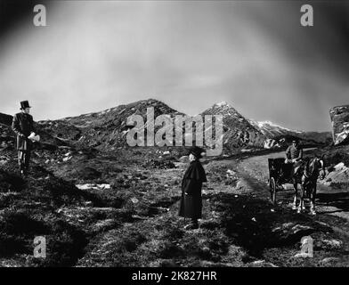 Cecil Parker, Shamus Locke & Arthur Sinclair Film: Hungry Hill (1943) personaggi: Copper John Brodrick,Young Tim & Morty Donovan regista: Brian Desmond Hurst 07 gennaio 1947 **AVVERTENZA** questa fotografia è solo per uso editoriale ed è copyright di RANK e/o del fotografo assegnato dalla Film o dalla Production Company e può essere riprodotta solo da pubblicazioni in concomitanza con la promozione del film di cui sopra. È richiesto un credito obbligatorio per LA CLASSIFICA. Il fotografo deve essere accreditato anche quando è noto. Nessun uso commerciale può essere concesso senza autorizzazione scritta da parte della Film Company. Foto Stock