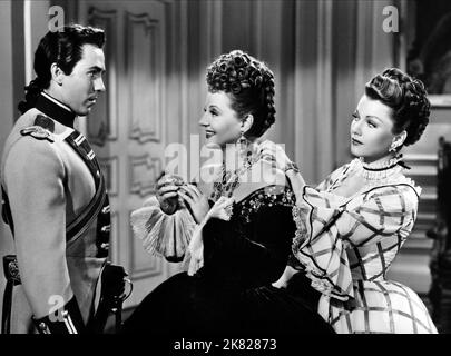 William Eythe, Tallulah Bankhead & Anne Baxter Film: A Royal scandal (1945) personaggi: Lt. Alexei Chernoff, Catherine the Great, contessa Anna Jaschikoff regista: Otto Preminger 26 marzo 1945 **AVVERTENZA** questa fotografia è solo per uso editoriale ed è copyright di 20th CENTURY FOX e/o del fotografo assegnato dalla Film o dalla Società di produzione e può essere riprodotta solo da pubblicazioni in concomitanza con la promozione del film di cui sopra. È richiesto un credito obbligatorio a 20th CENTURY FOX. Il fotografo deve essere accreditato anche quando è noto. Non può essere concesso alcun uso commerciale senza Foto Stock