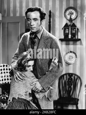 Anne Crawford & Dennis Price Film: Maestro di Bankdam (1946) personaggi: Anne Pickersgill, Joshua Crowther regista: Walter Forde 20 agosto 1947 **AVVERTENZA** questa fotografia è solo per uso editoriale ed è copyright di HOLBEIN FILMS e/o del fotografo assegnato dalla Film o dalla Production Company e può essere riprodotta solo da pubblicazioni in concomitanza con la promozione del film di cui sopra. È richiesto un credito obbligatorio per I FILM HOLBEIN. Il fotografo deve essere accreditato anche quando è noto. Nessun uso commerciale può essere concesso senza autorizzazione scritta da parte della Film Company. Foto Stock